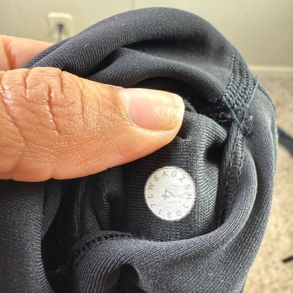 Lululemon Wunder Under Crop *Full on Luxtreme 21” size 4 Black - Picture 6 of 7